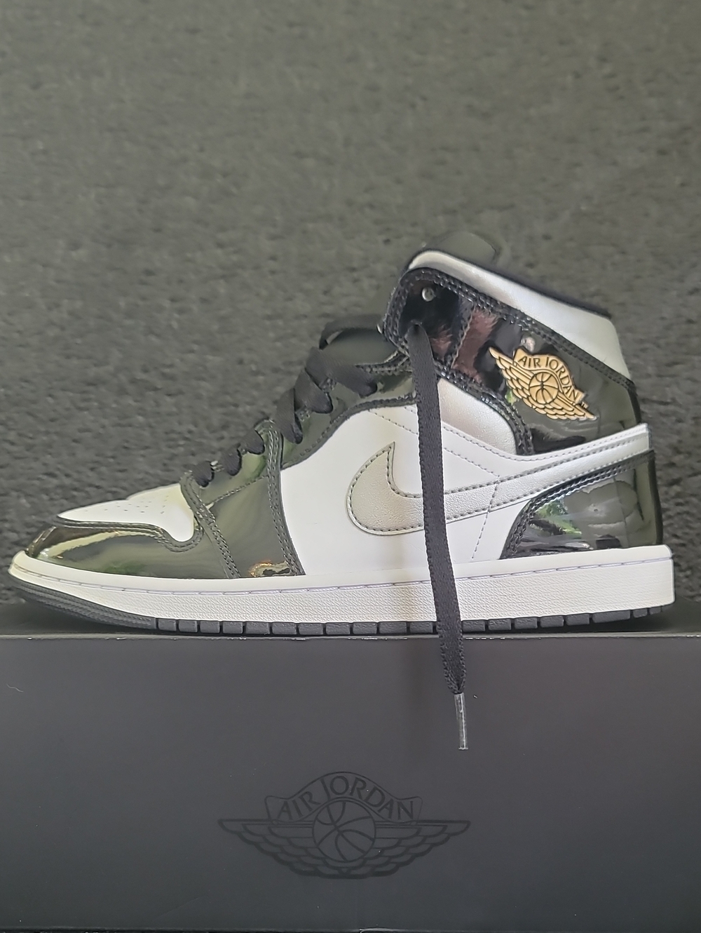 Nike Air Jordan 1 Mid SE "Metallic Silver/Metallic Gold" Mens 8 Fast Shipping - Picture 3 of 16